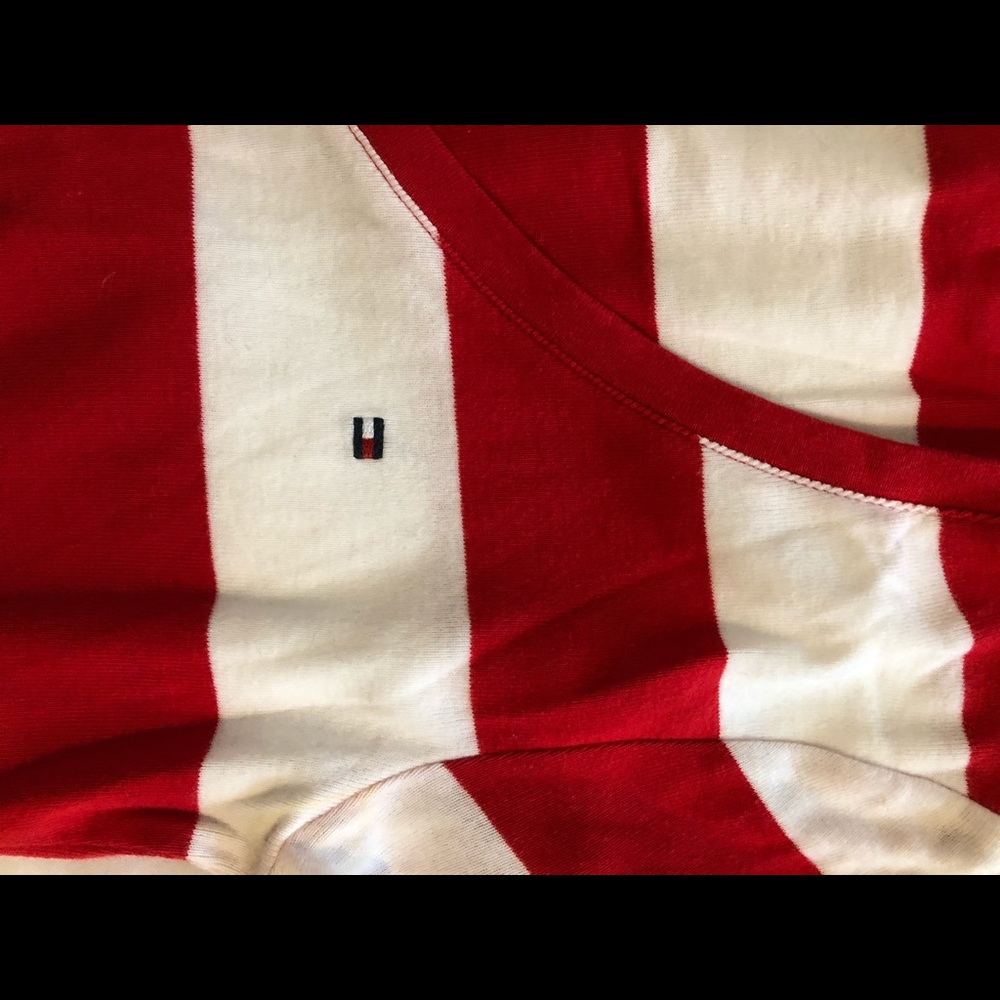 Tommy Hilfiger v neck